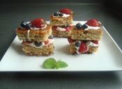 Prepara un Napoleón de plátano y berries