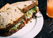 Hamburguesas Vegetarianas con ensalada de cous cous fría