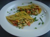 Prepara panqueques de curry rellenos con verduras a la crema