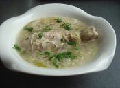 Cómo hacer sopa tailandesa de pollo