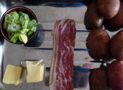 Papas asadas rellenas de tocino y queso