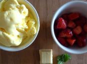 Cómo hacer un Smoothie de frutilla, helado de vainilla y chocolate blanco