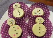 Cómo hacer Muñecos de nieve en base a galletas oreo y chocolate blanco