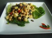 Prepara una Ensalada Mediterránea de Garbanzos