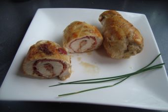 Prepara pechugas de pollo rellenas con jamón serrano