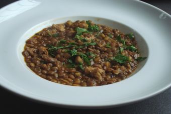 Cómo cocinar curry de cerdo y lentejas