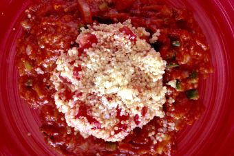 Cómo preparar Quinoa con verduras y salsa de tomate