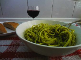 Receta: Pasta con crema de palta y pistachos