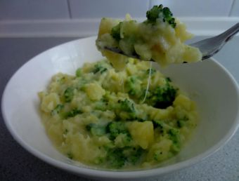 Puré de brócoli, queso y papas