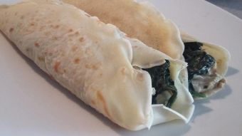 Prepara Crepes de pollo con espinacas a la crema