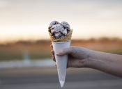 Pequeñas cosas increíbles: tomar helado en un día de lluvia