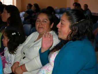 Madres que trabajan y sostienen el hogar. ¿Qué pasa con los niños?