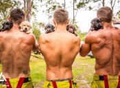 Bomberos hacen calendario a beneficio, posando con cachorritos