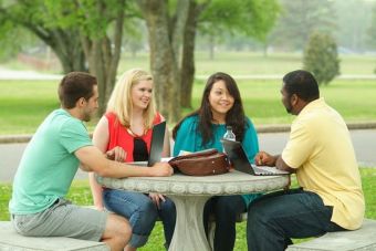 ¿Es mejor estudiar en grupo o solo?