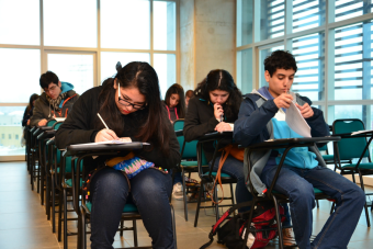 Hombres obtienen, en promedio, 17 puntos más que las mujeres en la PSU