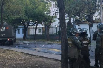 Encapuchados se tomaron esta mañana el Internado Nacional Barros Arana