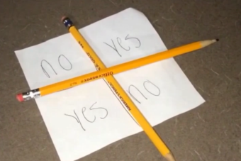 Charlie Charlie Challenge, el juego paranormal que causa furor en redes sociales