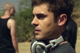 Así se ve Zack Efron como DJ en la nueva película que protagoniza junto a Emily Ratajkowski