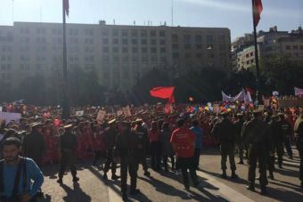 Estudiantes se manifestaron en la Moneda en contra del aborto