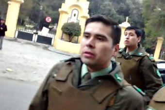 Video muestra a carabinero que habría agredido a estudiante en el INBA