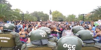 Convocada por Facebook: Primera marcha por la educación fue dispersada por Carabineros