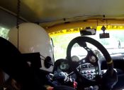 [Video] El piloto de rally que siguió manejando sin volante