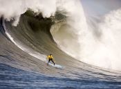 Chileno Rafael Tapia postula a premio por surfear ola de más de 10 metros