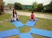 7 posturas de yoga para hacer entre padres e hijos