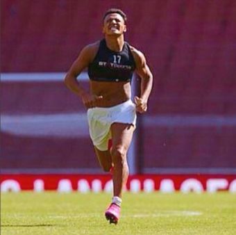 Alexis Sánchez entrenando después de la derrota de Arsenal