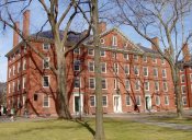 Universidad de Harvard prohíbe los romances entre profesores y estudiantes