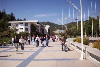 Este es el tiempo que demoran los universitarios chilenos en terminar sus carreras