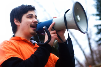 Flora y Fauna Universitaria: El compañero que negocia con los profes