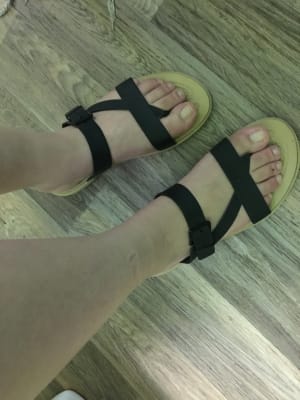 croc toe post sandals