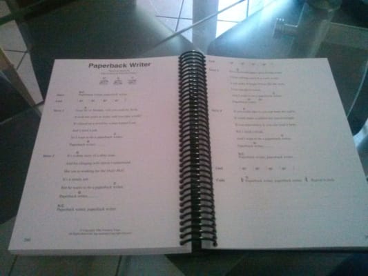 Hal Leonard The Beatles Complete Guitar Chord Songbook