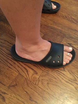 crocs baya slide size 11