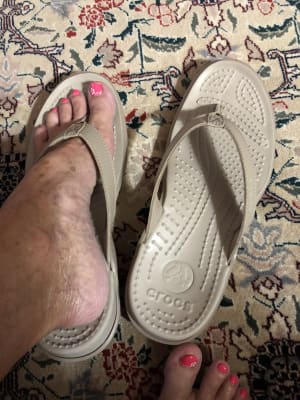 crocs capri flip