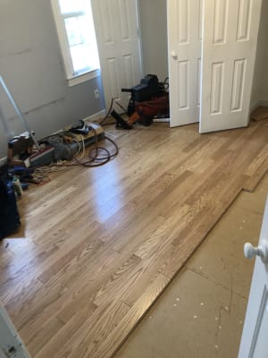 Bellawood 3 4 In X 3 25 In Select Red Oak Solid Hardwood Flooring Ll Flooring