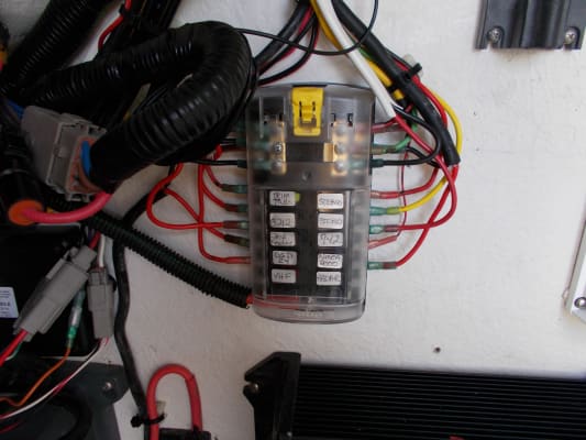 Blue Sea Systems St Blade Fuse Block 12 Circuits With Negative