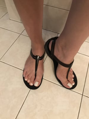 isabella strappy sandal crocs