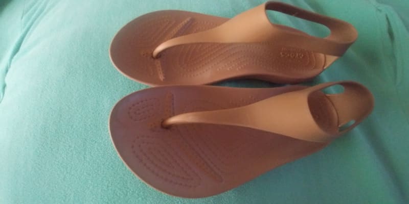 crocs serena bronze