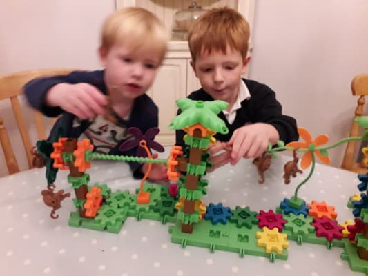 moving monkeys building set