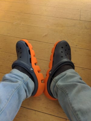 crocs duet sport clog orange