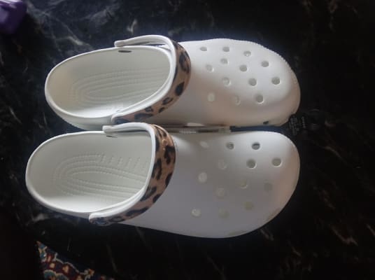 white crocs with leopard strap