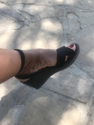 crocs leigh 2 women's wedge sandals