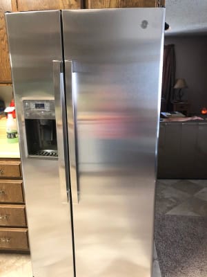 Gss23ggkww 33 Ge 23 2 Cu Ft Side By Side Refrigerator With Ice Maker And Adjustable Gallon Door Bins White