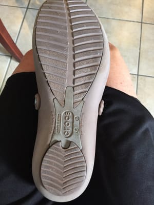 ladies leather crocs