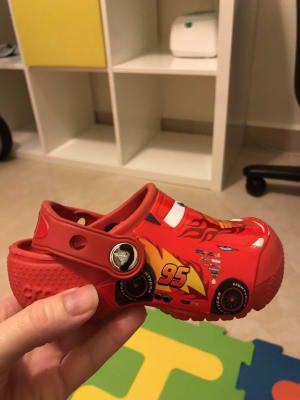 crocs fun lab lights disney and pixar lightning mcqueen clog