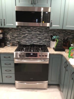 Lsqdtvsu2yeism The cooktop has five burners, including an 18,000 btu power burner (right front burner), a 5,000 btu simmer burner (right rear burner), and a 10,000 btu griddle. https www us appliance com fgfr30gasfrc html