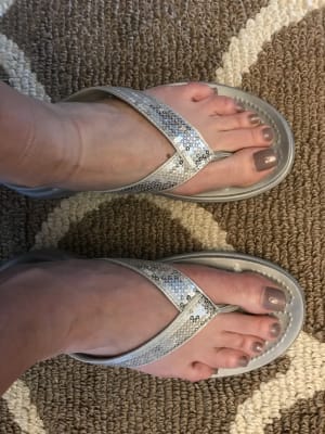 crocs capri sequin flip flop