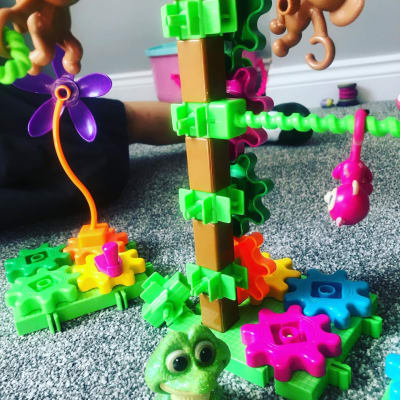 moving monkeys building set